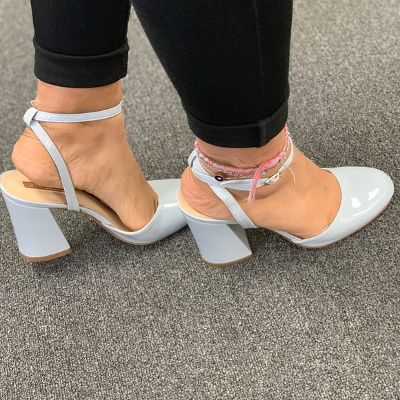 Ladies round toe ankle buckle chunky heels shoes - Picture 4 of 5